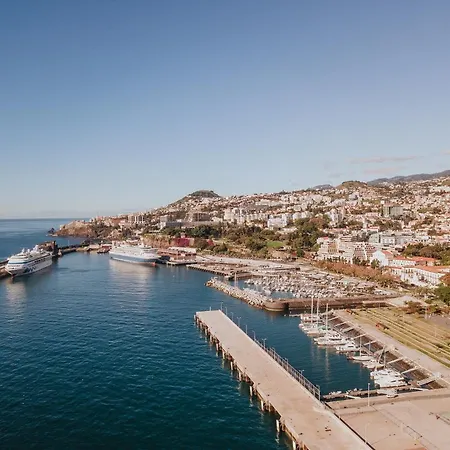 Unique Baia * Φουνκάλ